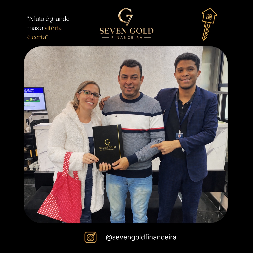 Família celebrando uma nova conquista com a Seven Gold