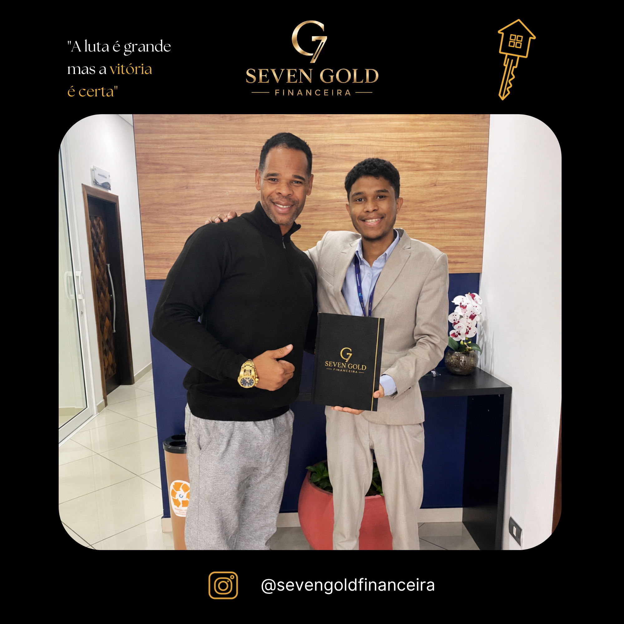 Cliente celebrando sua conquista com a Seven Gold